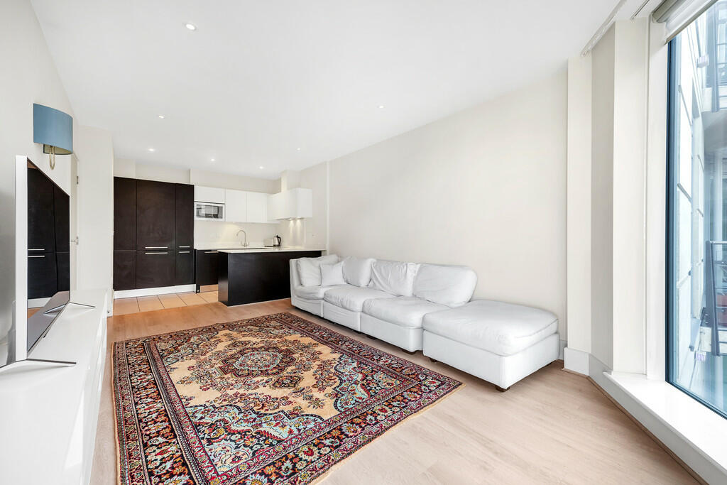 Kitchen Open to M...