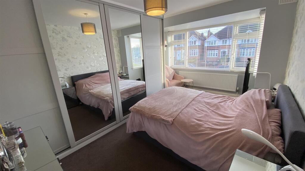 bed2.jpg