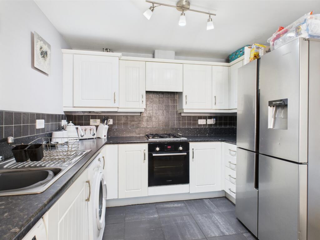 CAM03729G0-PR0041-STILL004