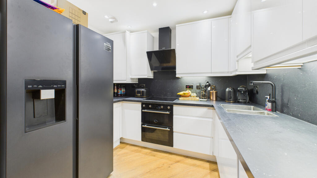 CAM04968G0-PR0076-STILL003