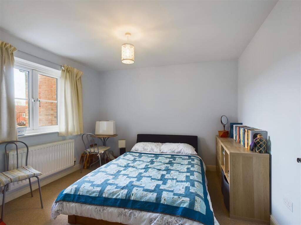 BEDROOM 2