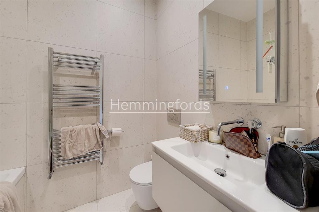 5_Bathroom-0.jpg
