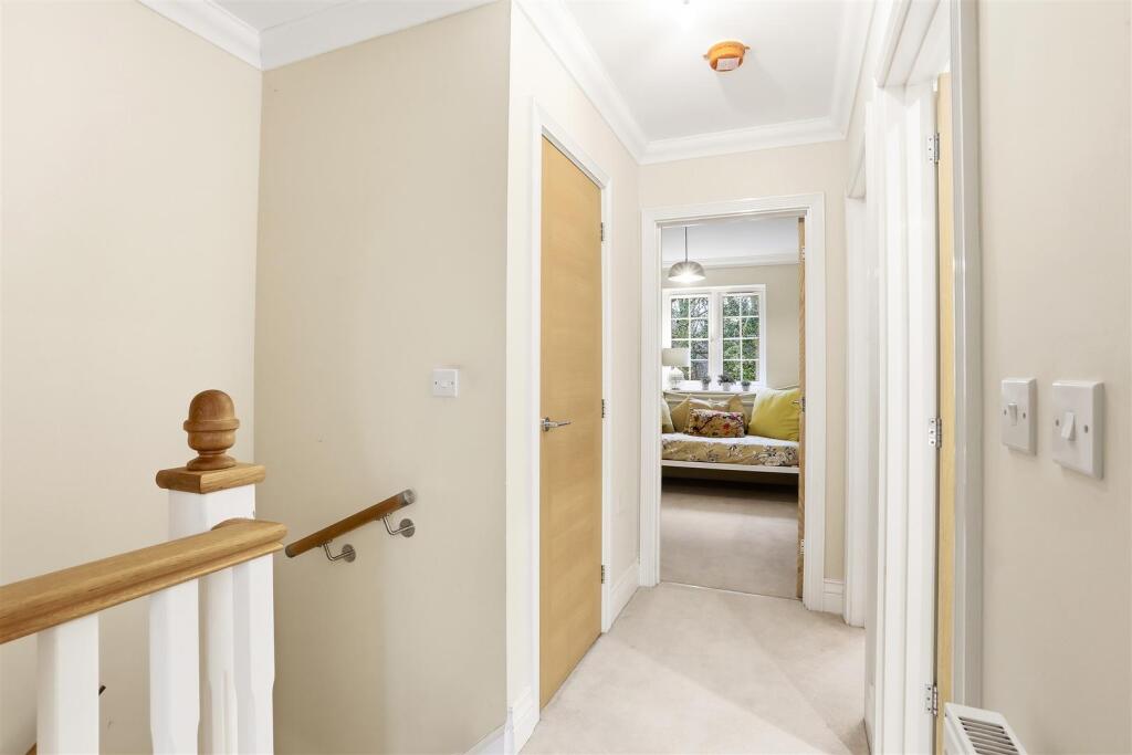 1590753081 - 2 Stanton Grove, KT20 - 17.jpg