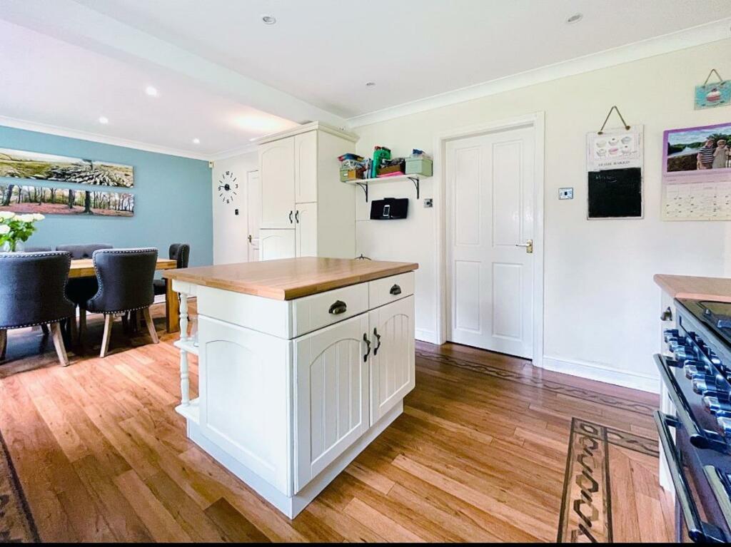 Dining Kitchen Aspect 4