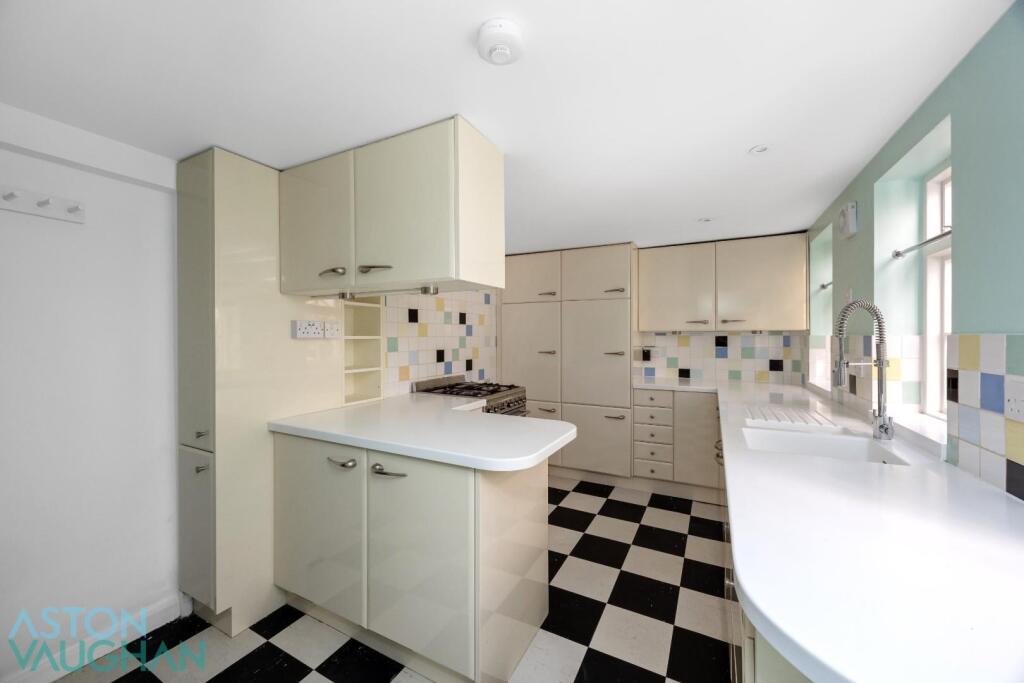 Crescent Place, 4-020.jpg