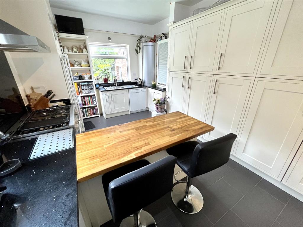 Breakfast Kitchen Aspect 2.jpg