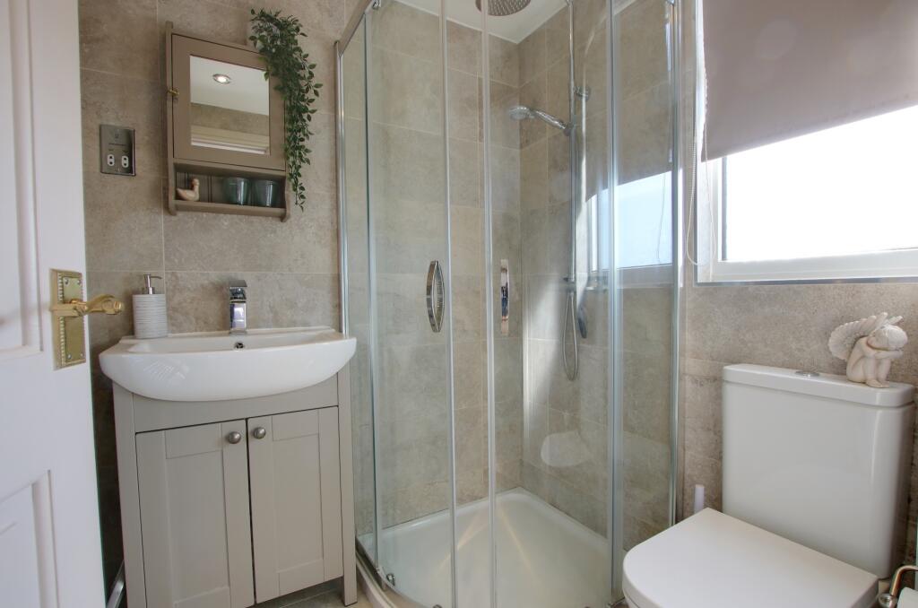 EN SUITE TO BEDROOM ONE