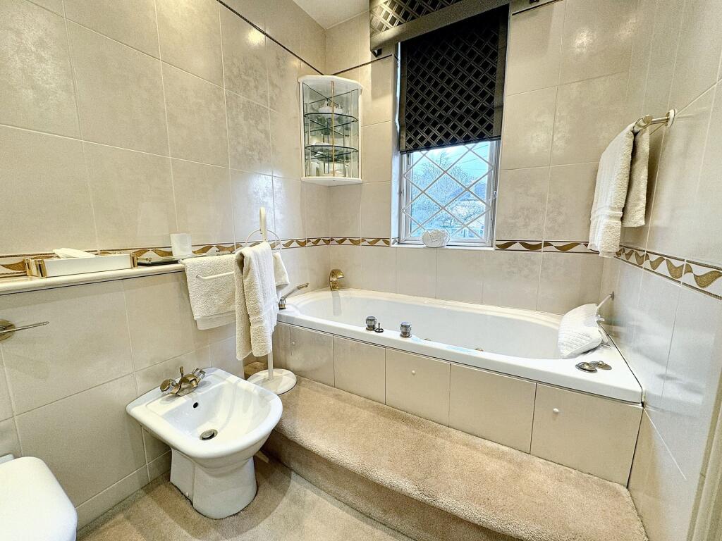 Master Bedroom En-suite