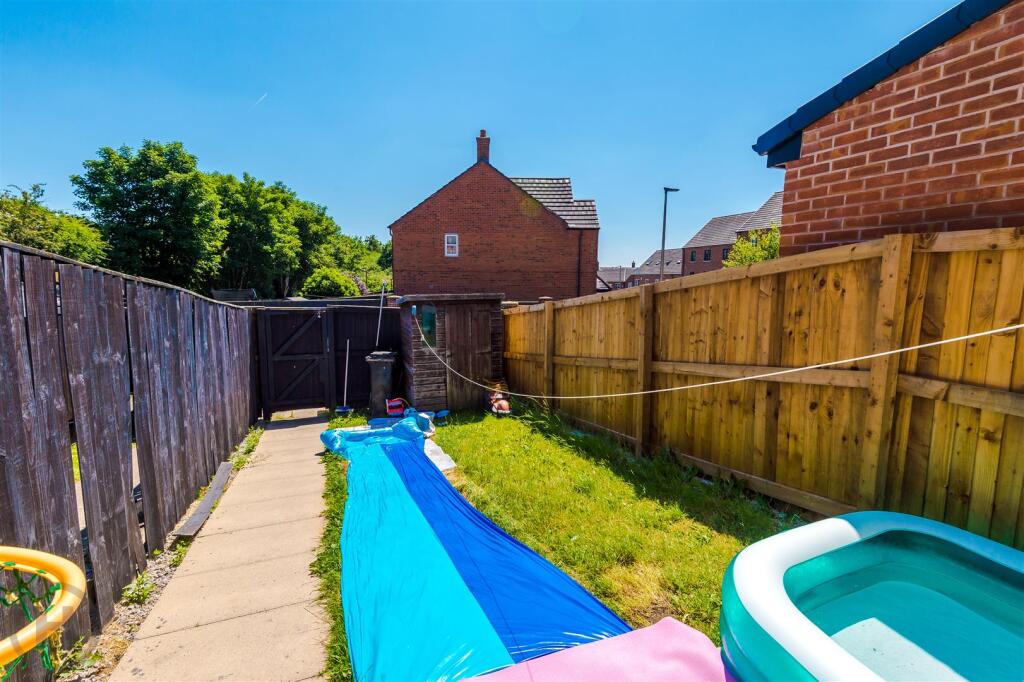 Rear Garden (2).jpg