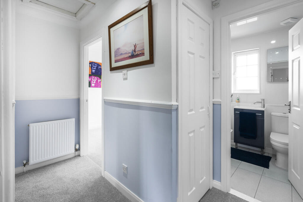 8 Fowler Cresent,...