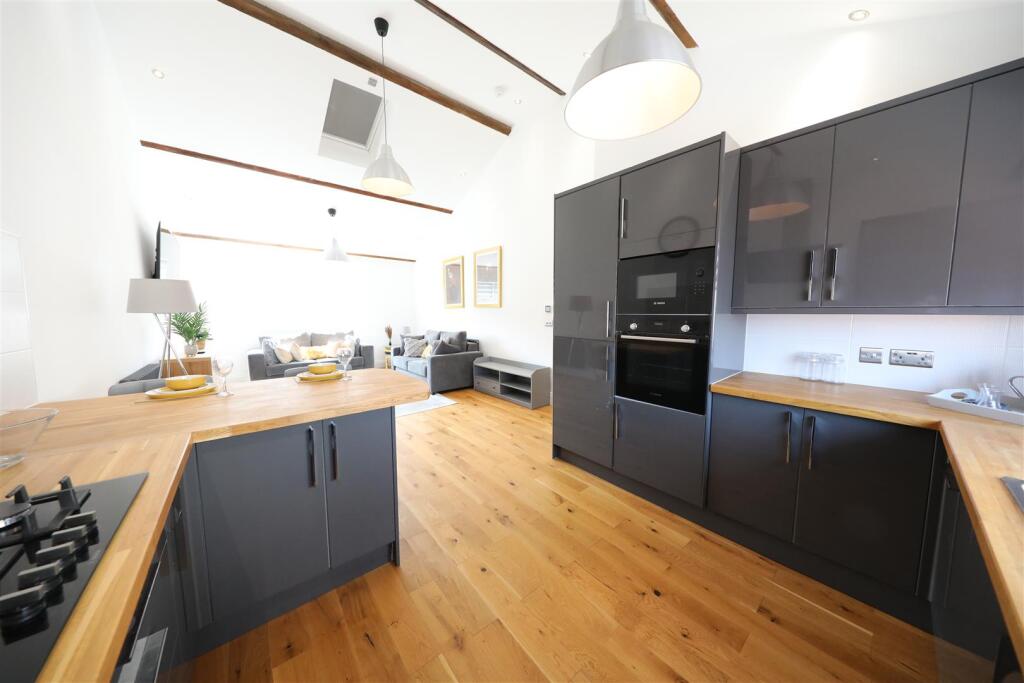 Lounge/Kitchen