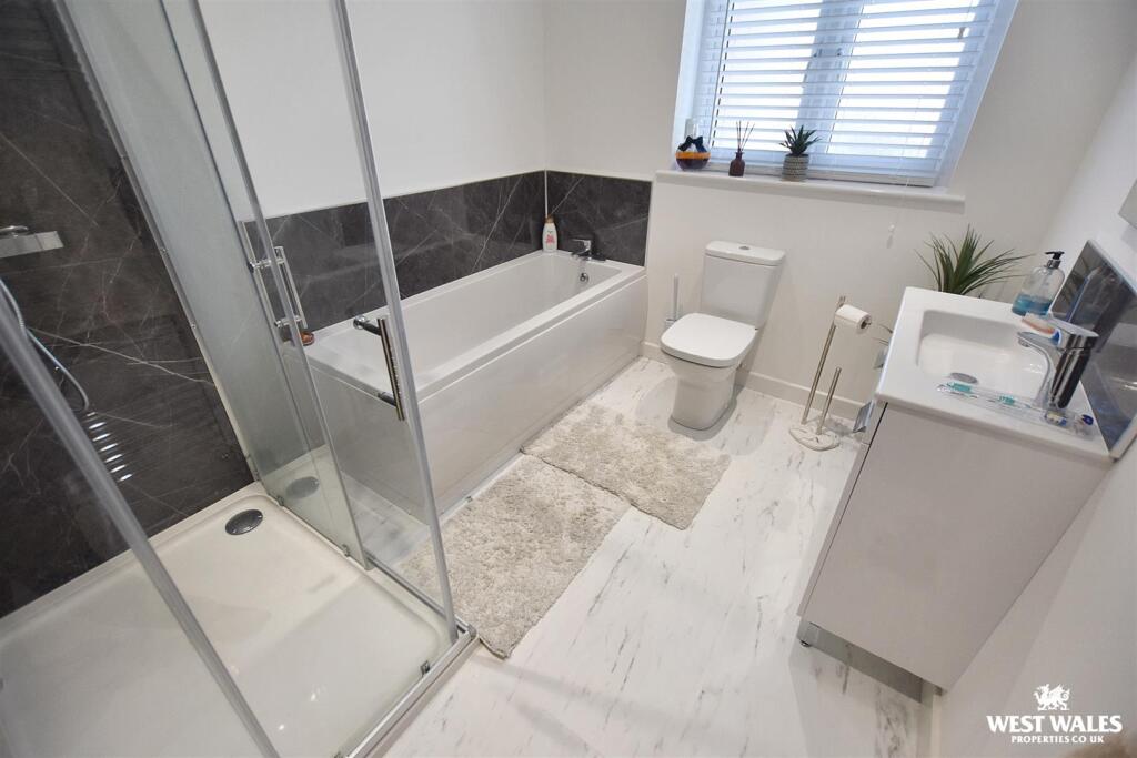 6 - 2025-11-13T210505.837.jpg