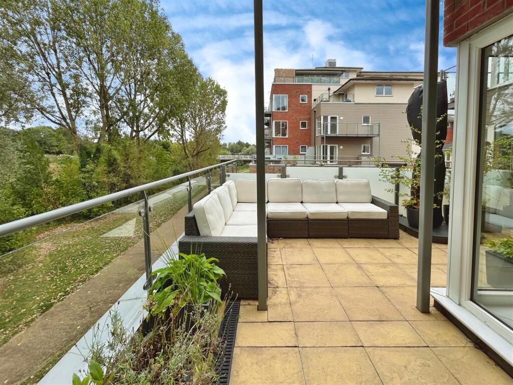 a97f46a8-0-4090-A271-3881CDF66563-4442-000002B7E76