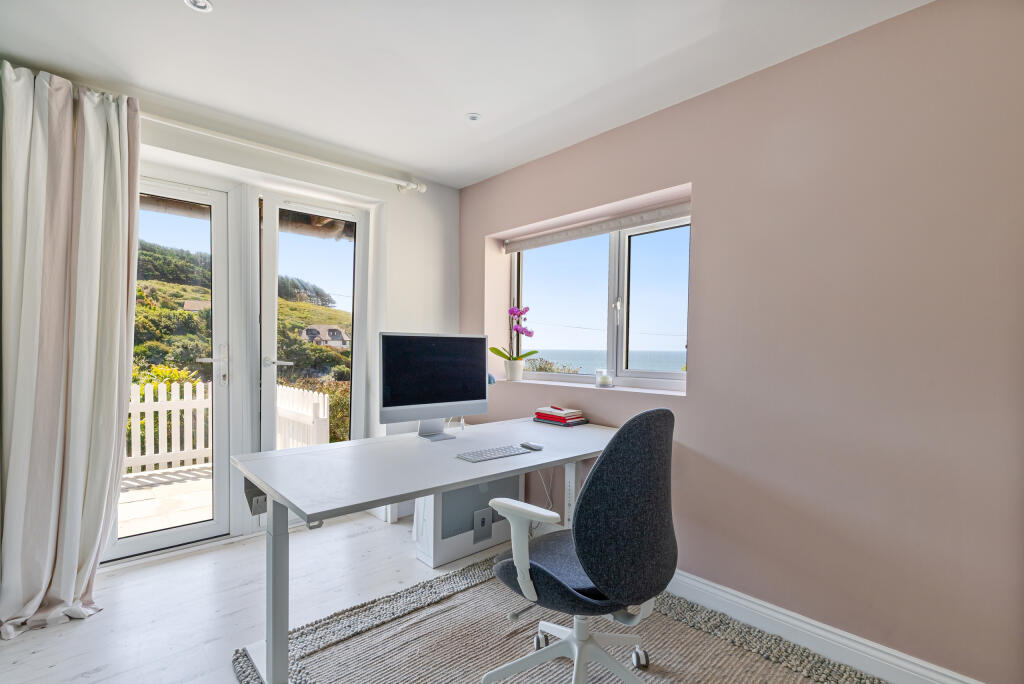 A48 - 6 Furzehill Road Heybrook Bay - 250718