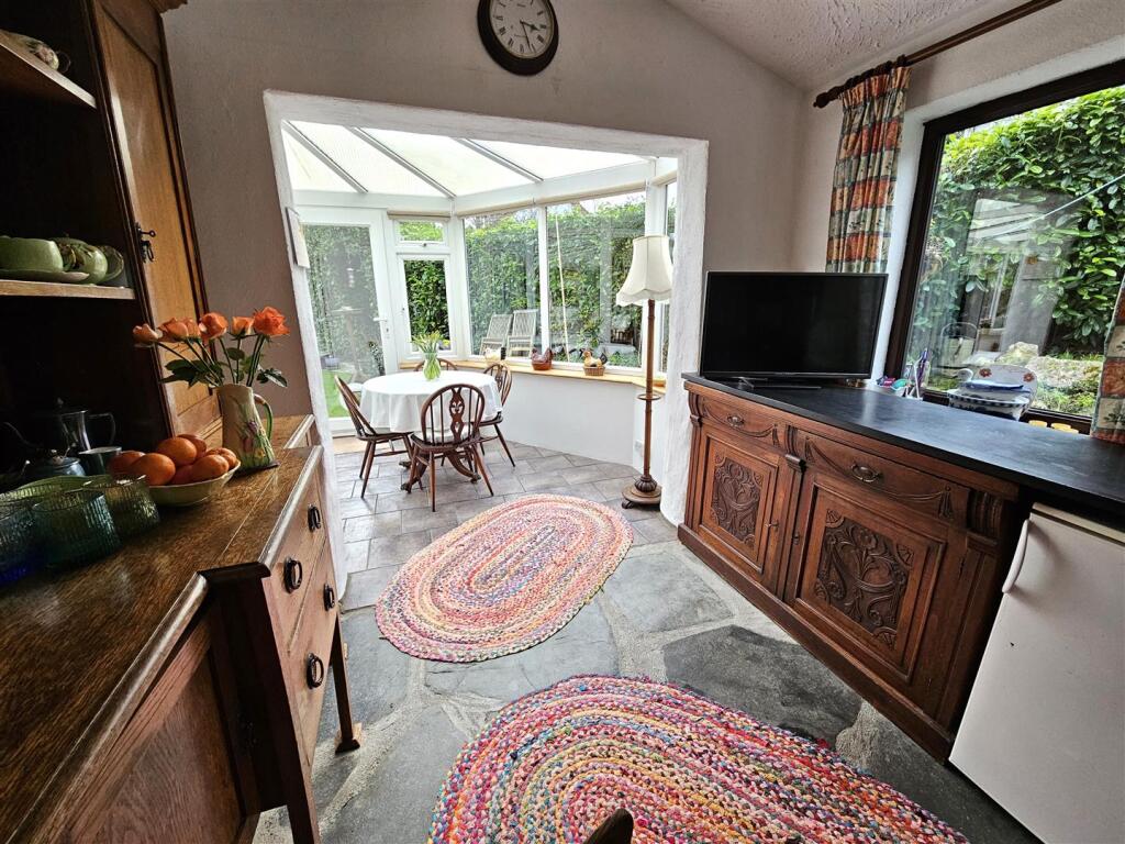 Kit and Breakfast Room.jpg