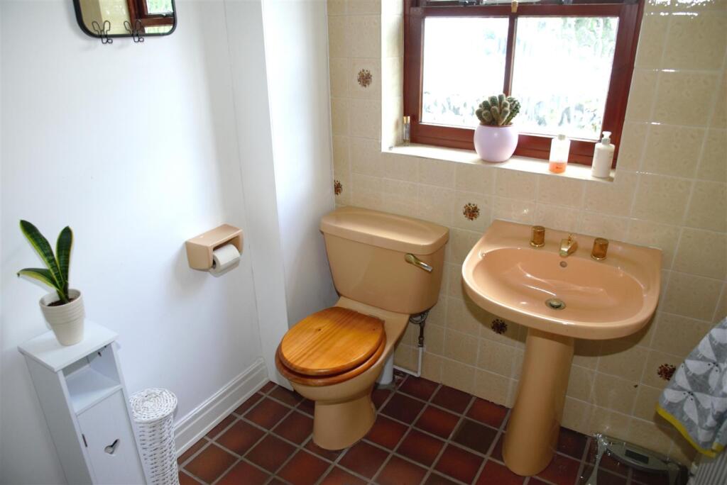 Entrance WC.jpg