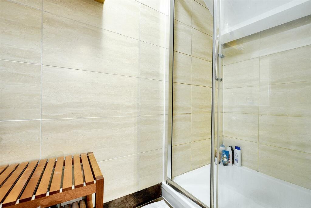 Bedroom 5 Ensuite_3.jpg