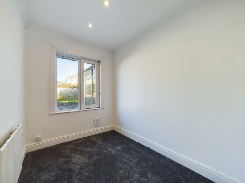 9 Henver Road Bedroom 3