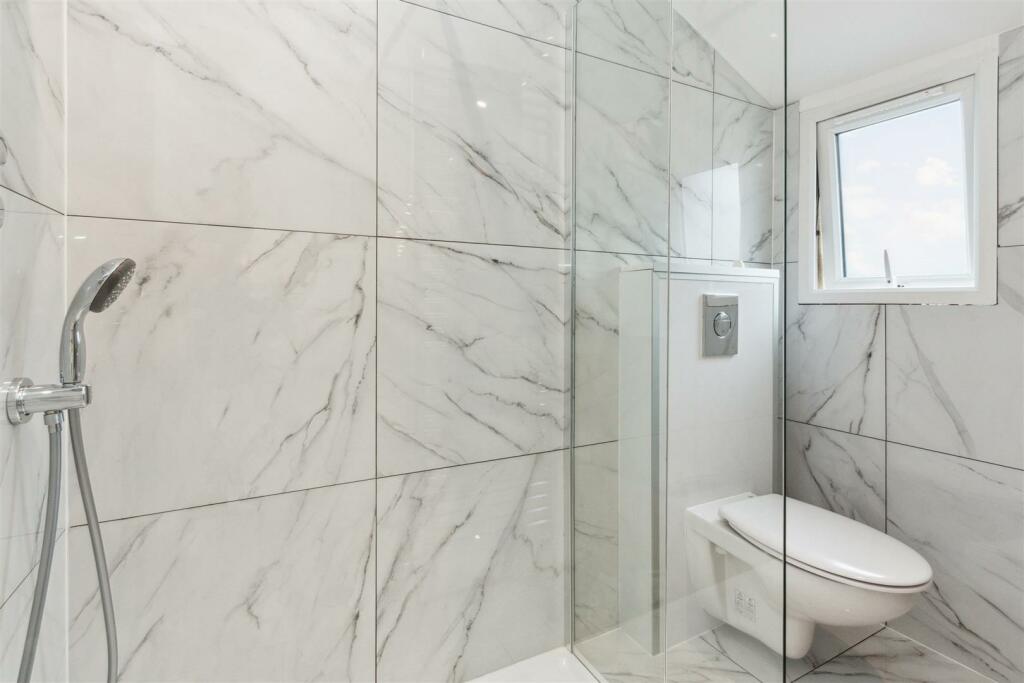 FFF 25 Gilbey Road, London bathroom 2.jpg