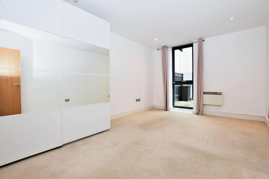 Master Bedroom (4)