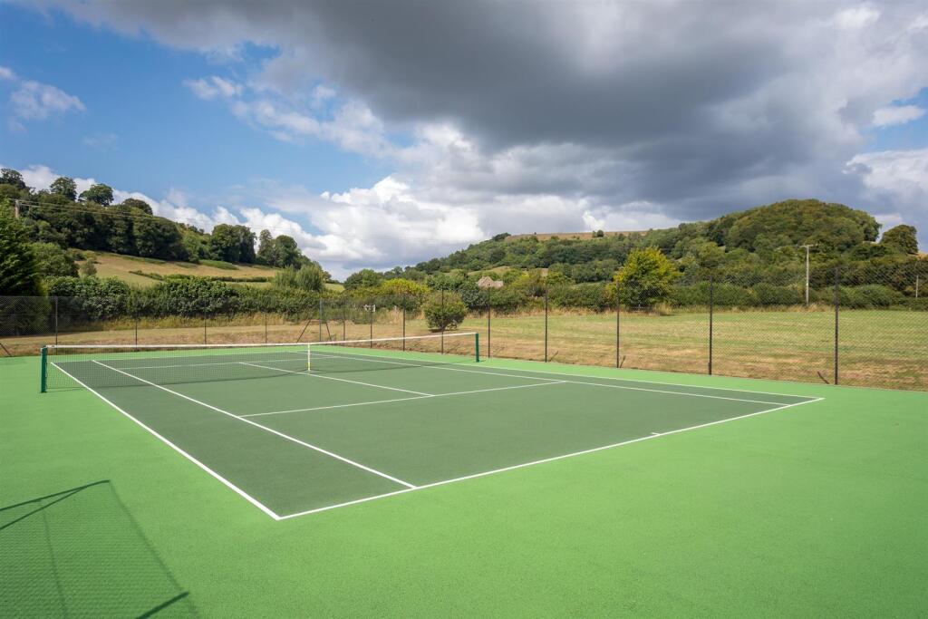 60 - Rockstowes Hill - GL11 5AF - Web.jpg