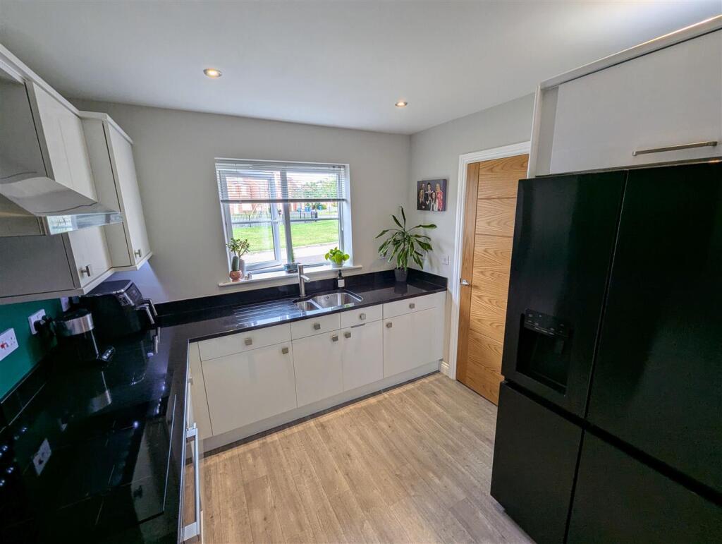 Kitchen 3.jpg