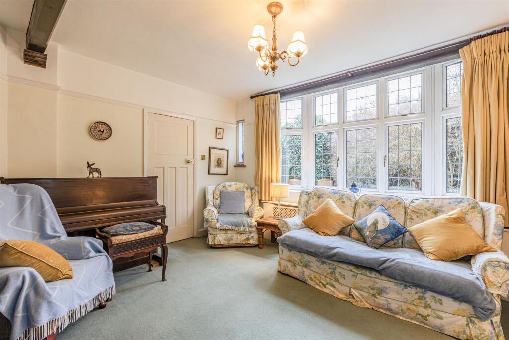 West Cottage, 50 Parvis Road, Byfleet, KT14 7EH - 