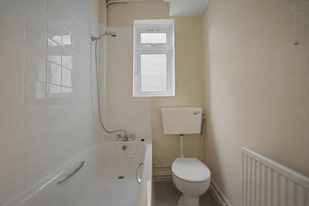 Flat A, 72 Earlsfield Road, Wandsworth, London, SW18 3DN