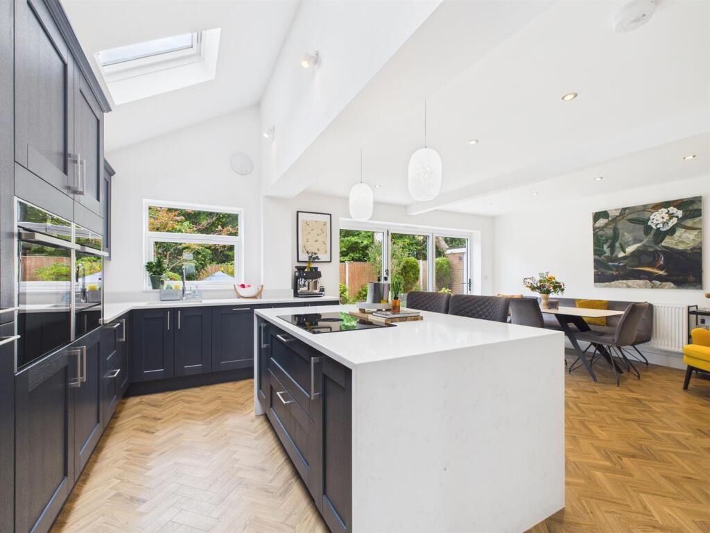 Living Kitchen / Dining Room