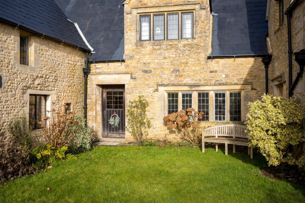 32 - Dowmans Farmhouse - GL53 9QY - Web.jpg