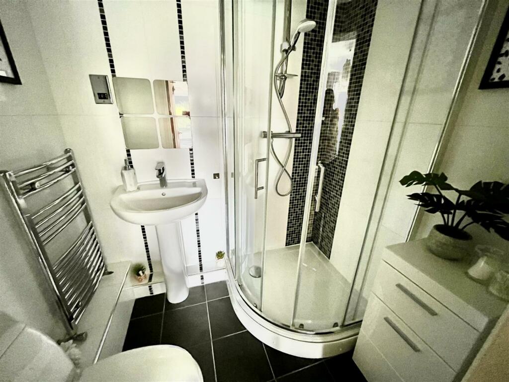 Bedroom Two Ensuite