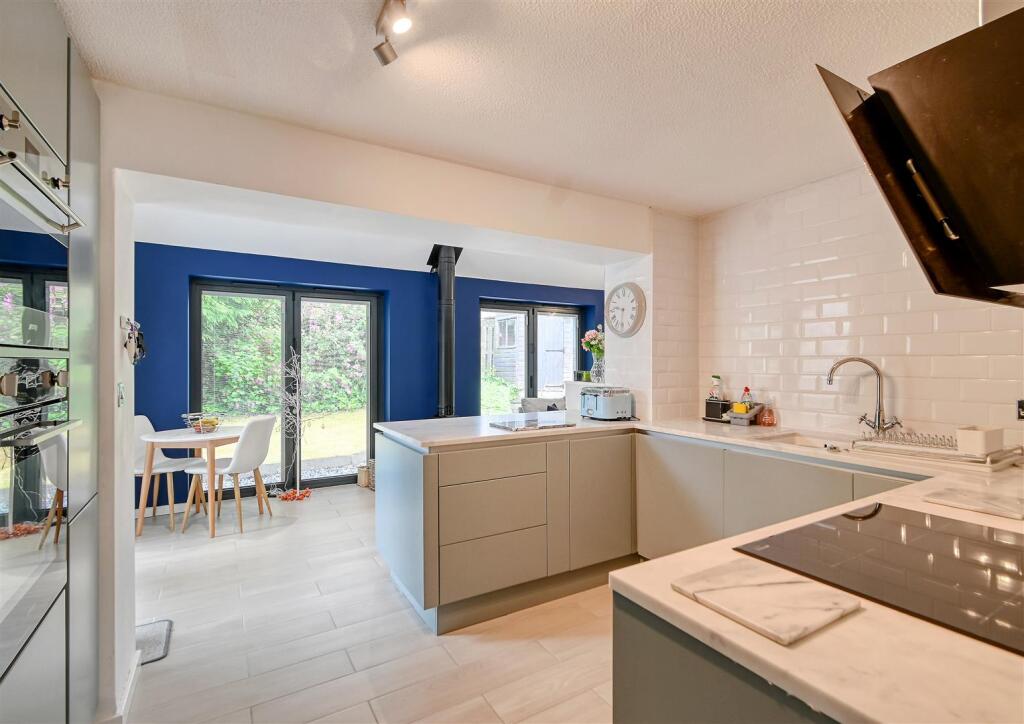 1 Manor House Close-08.jpg