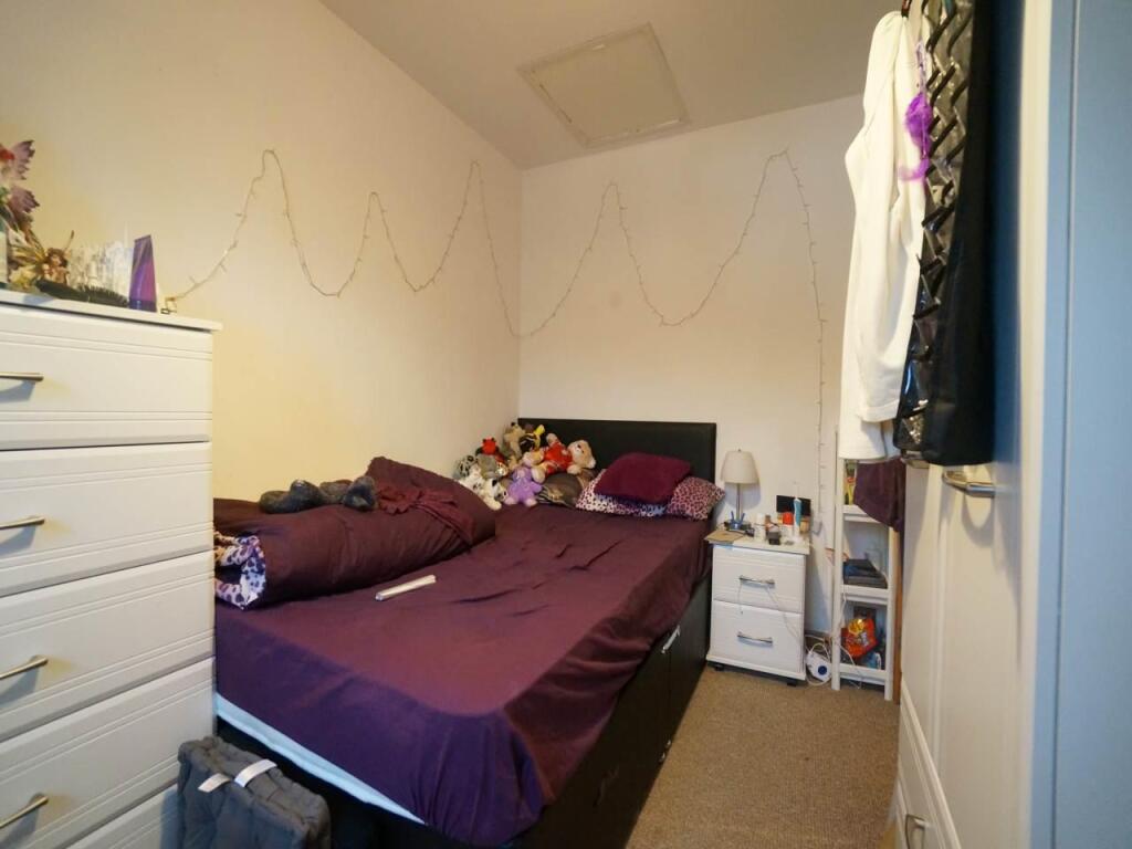 Bedroom 1.1.JPG