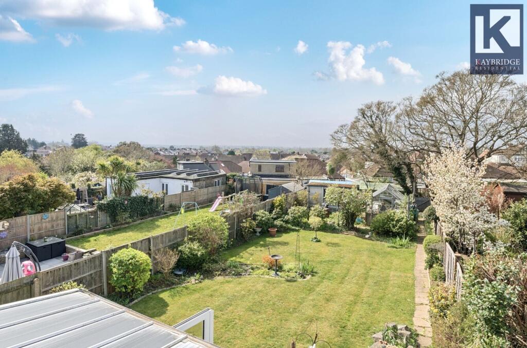 Walsingham Gardens, KT19 0LS