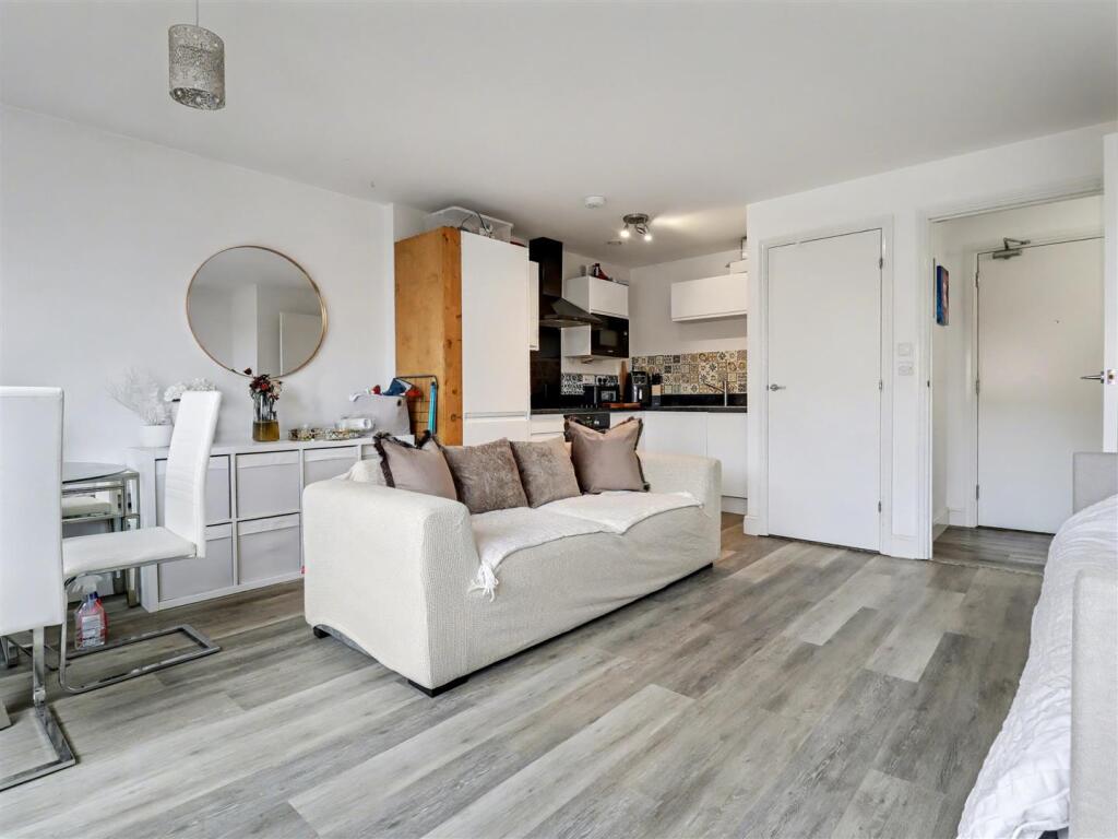 sitting/kitchen area