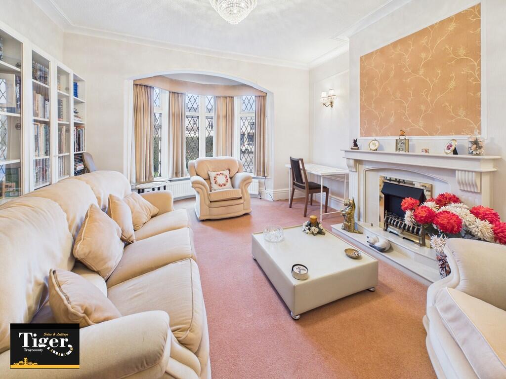 CAM02176G0-PR0745...