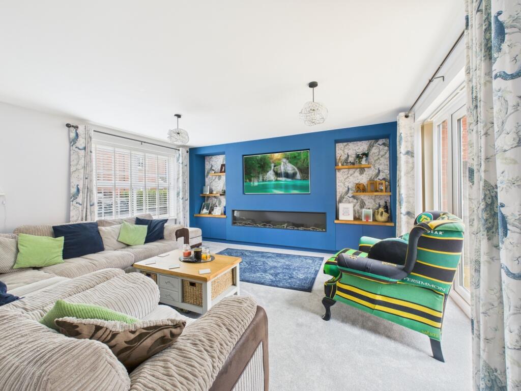 3. CAM04922G0-PR0070-STILL001