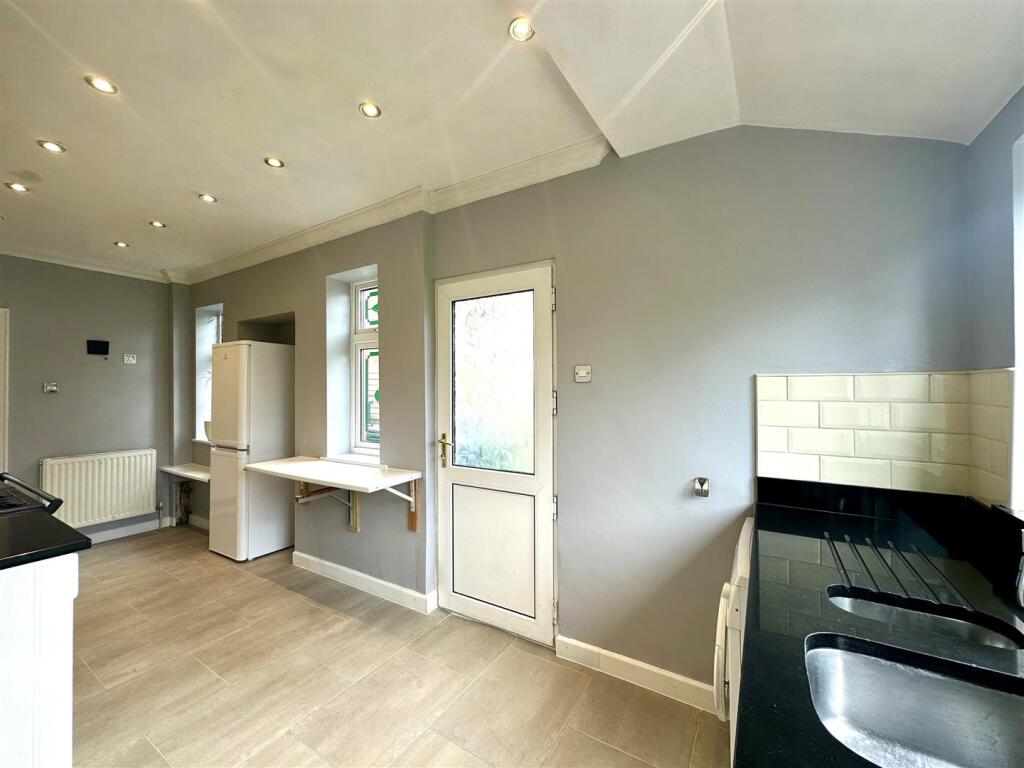 Breakfast Kitchen Aspect 4