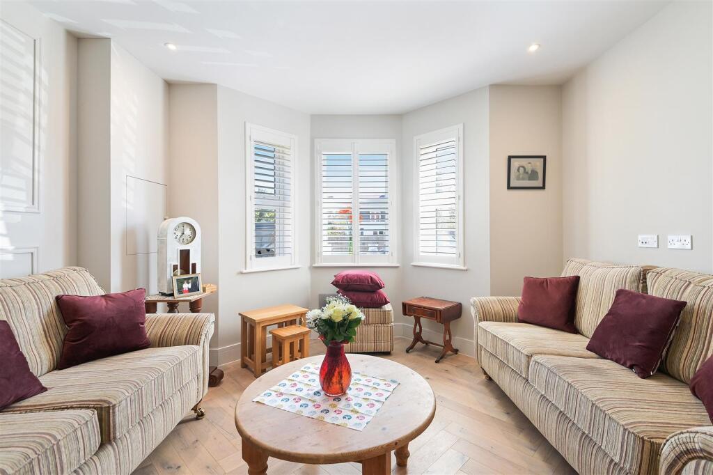 BRUNSWICK CLOSE,6  (10).jpg