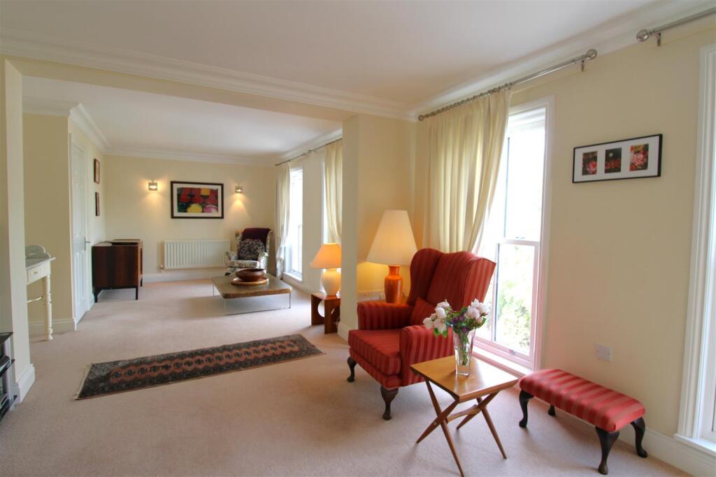 double reception room (2).JPG