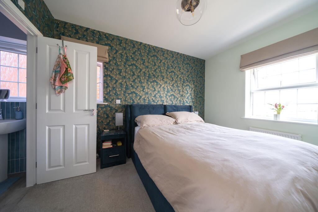 BEDROOM1.jpg