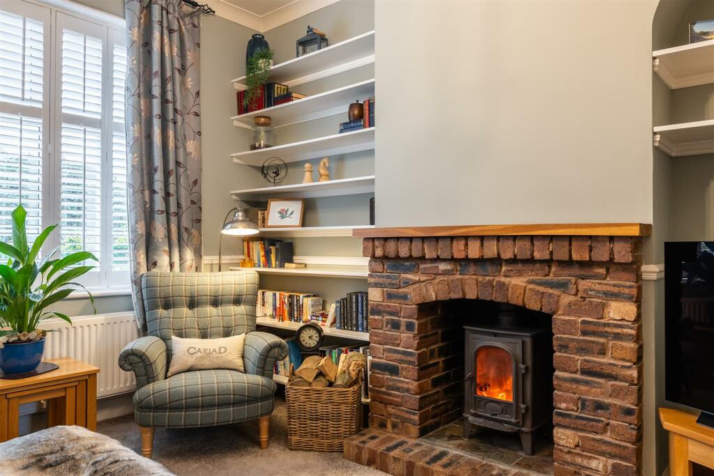 SITTING ROOM-3.jpg