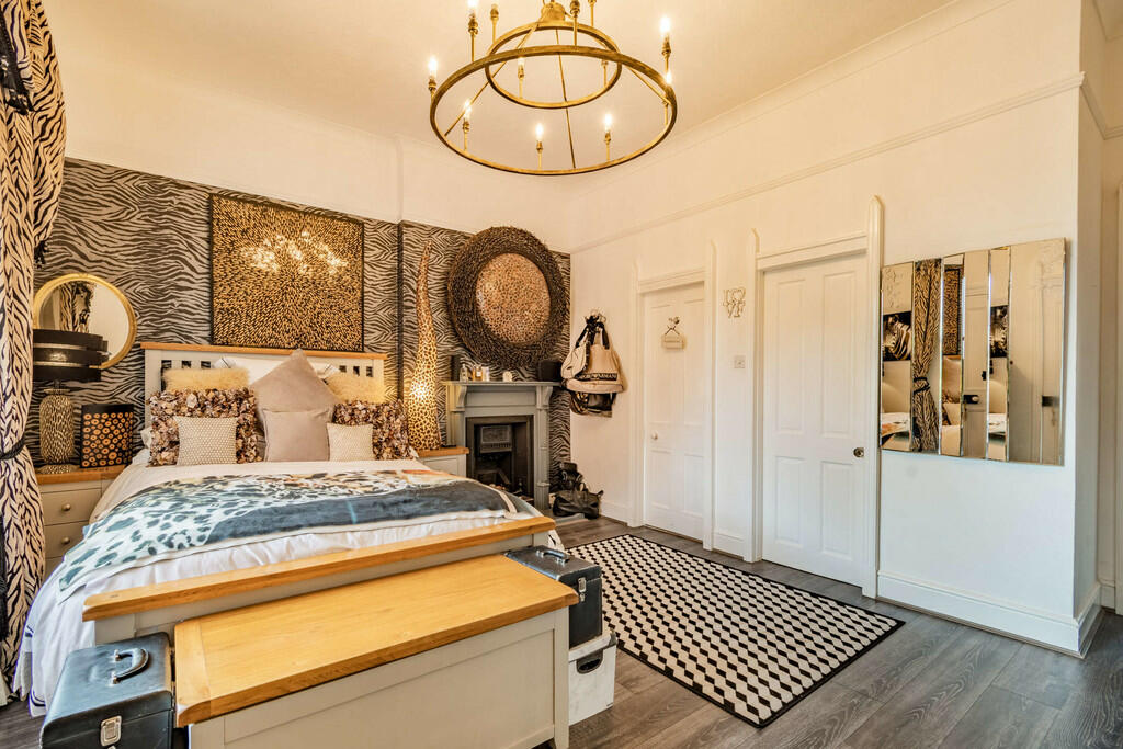 8479735-interior3...