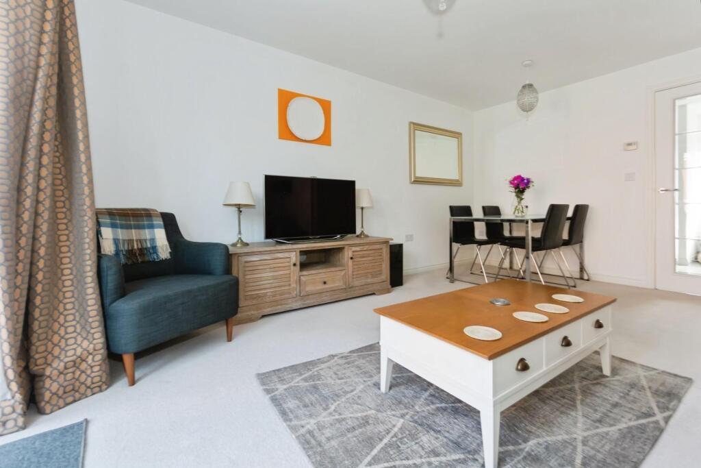 Lounge Dining Room 3.jpg