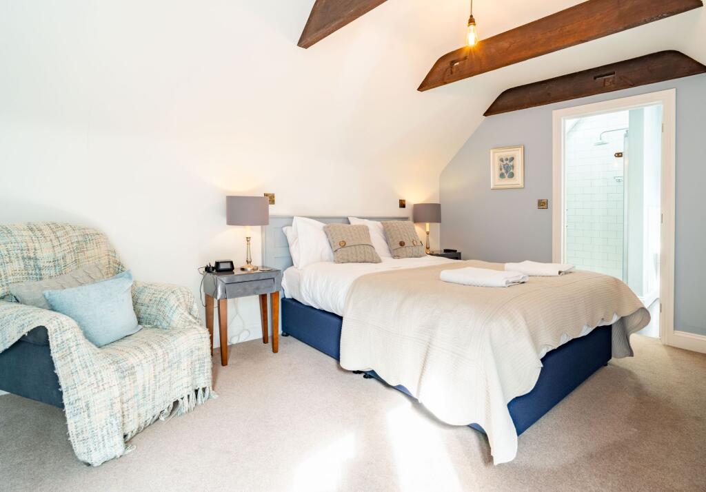 Bedroom 5 (Off the Snug)