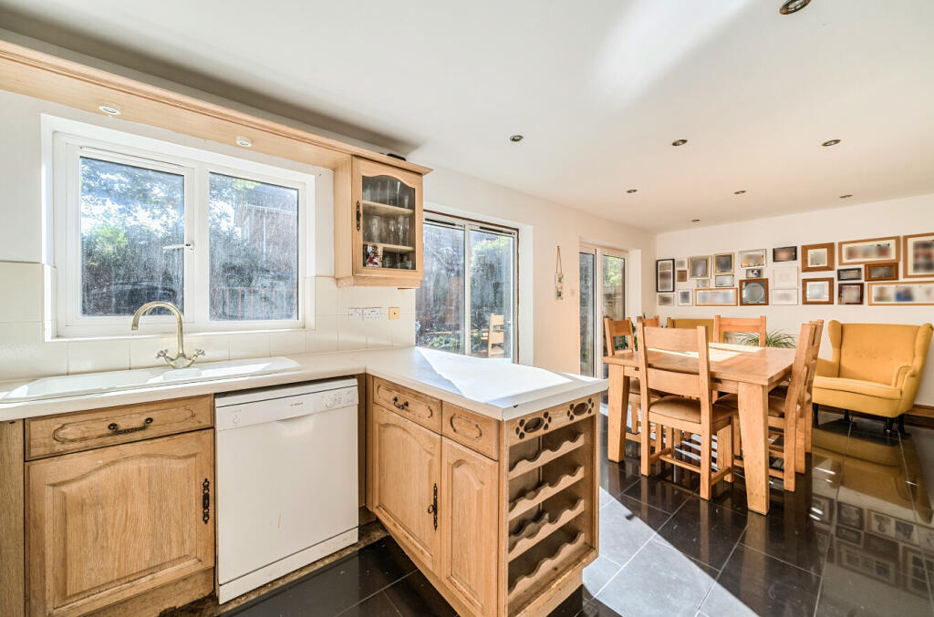 1349795-12-68c3e6...