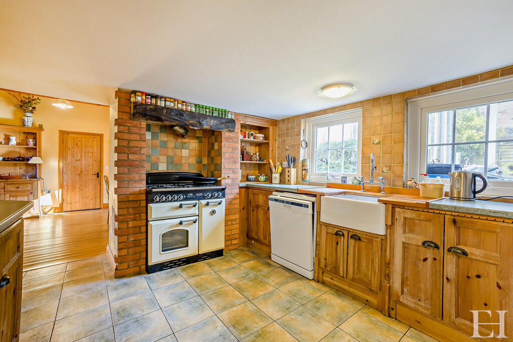 8637095-interiorW...