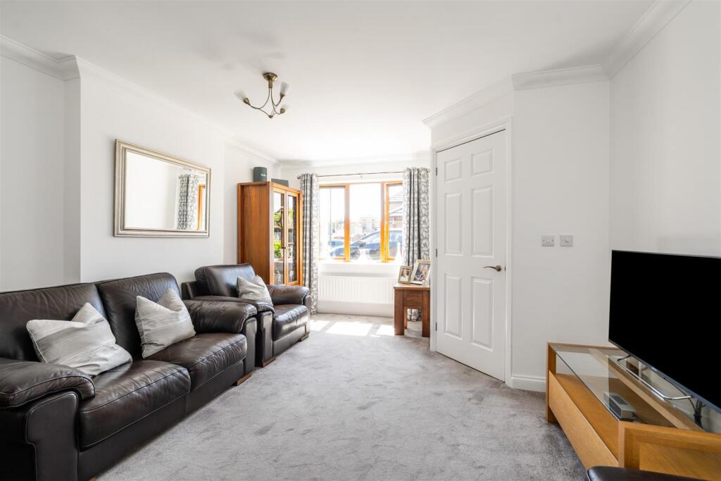 2 Enderby Close Bentley Heath_21.jpg