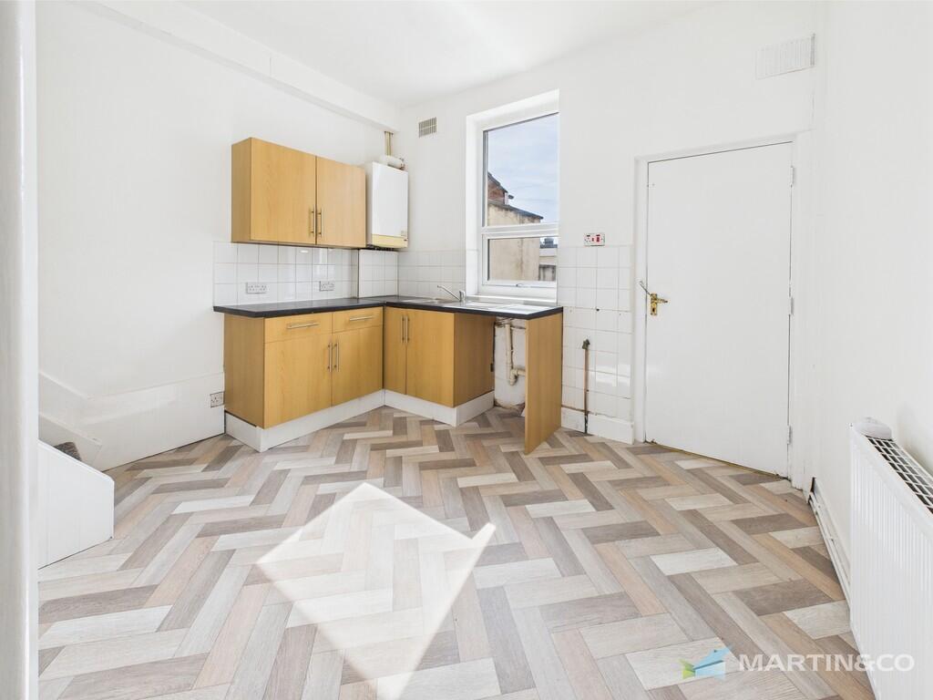 CAM02318G0-PR0437...