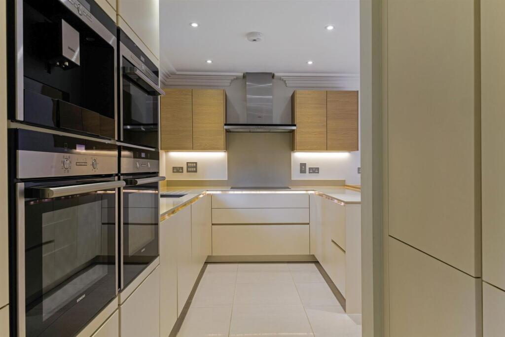 95877_1-Martingales-Close (8)_low.jpg